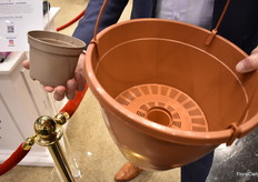 Close up of the new DPY injected Flowerpots and a new Nora hanging basket (32cm diameter) with a 2liter water reservoir of Desch.